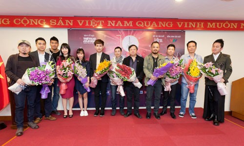 Diem Quynh lam MC dem trao giai Am nhac Cong hien 2015-Hinh-2